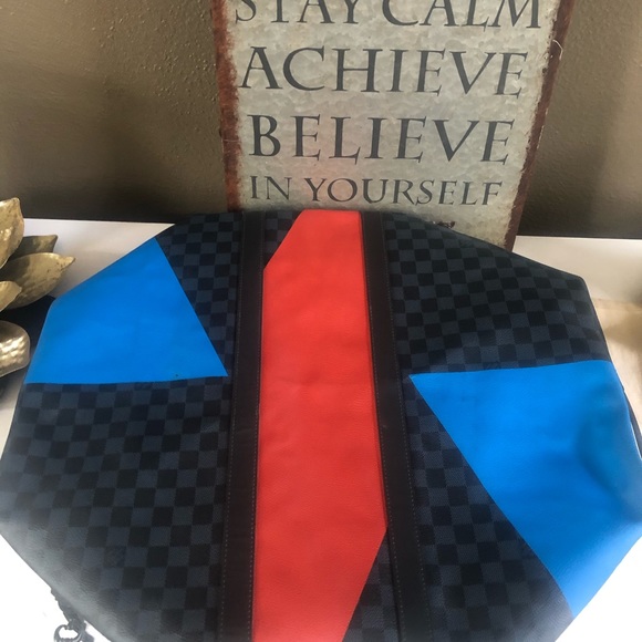 Louis Vuitton travel bag limited addition - Picture 13 of 16